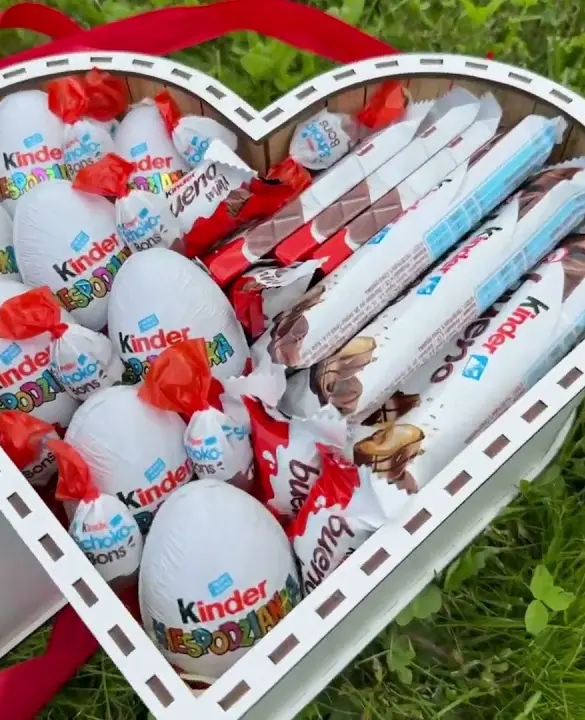 Подарочный набор бокс шоколадный с конфетами и цветами из мыла №5