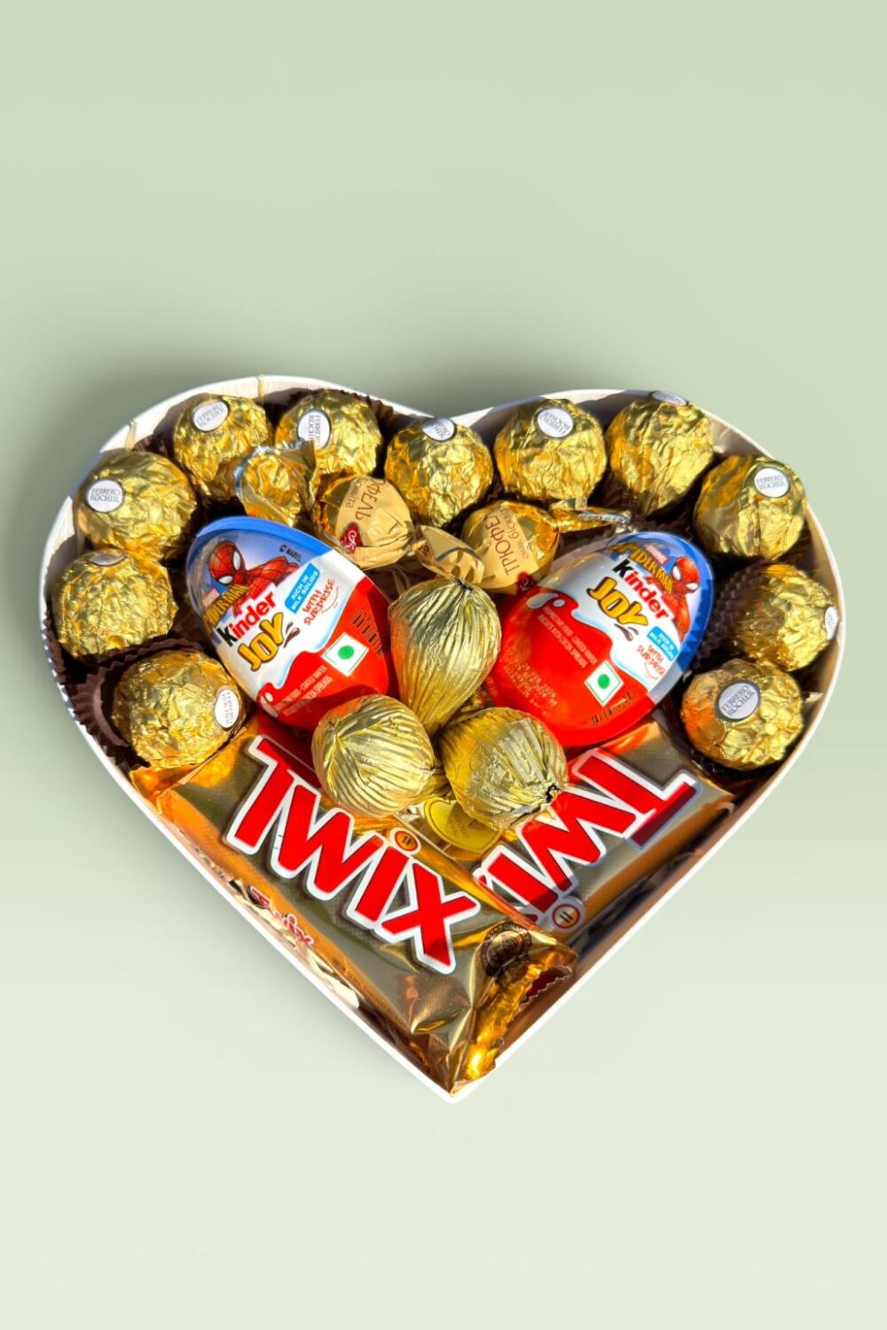 Подарунковий набір бокс для неї "Twix Kinder Heart" №228
