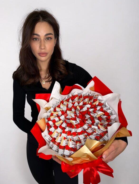 Букет из конфет "Kinder Bueno Mini" 95 шт