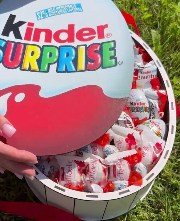 Солодкий подарунковий набір бокс Kinder з цукерками та нутеллою №20