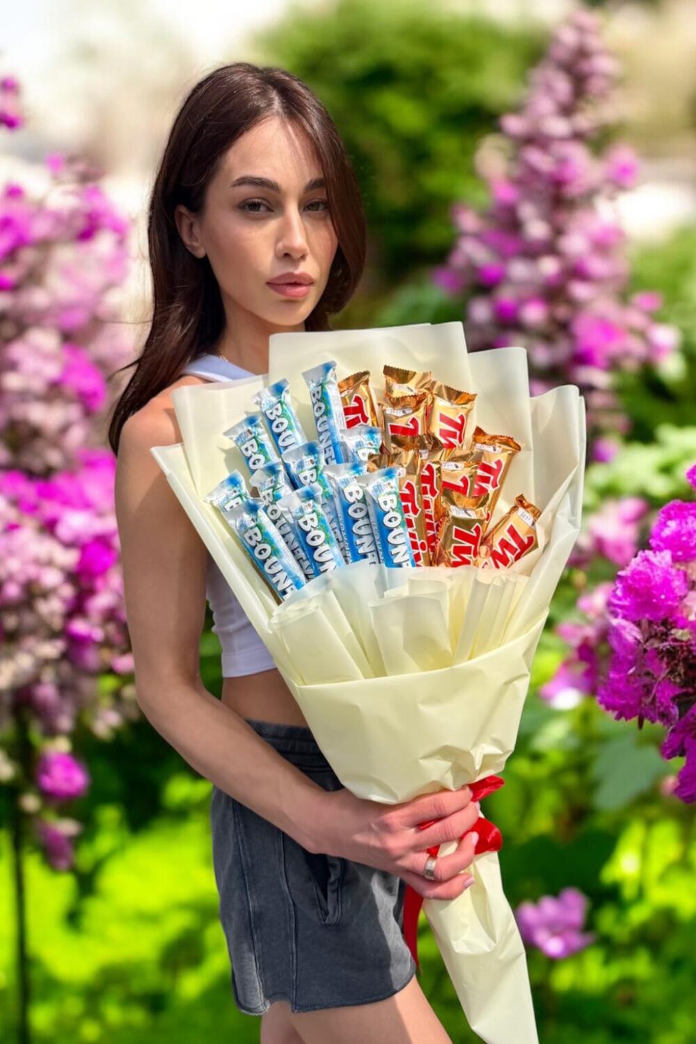 Сладкий букет "Twix & Bounty Collection"