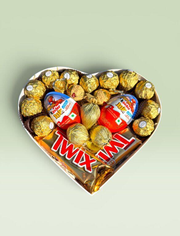 Подарунковий набір бокс для неї "Twix Kinder Heart" №228