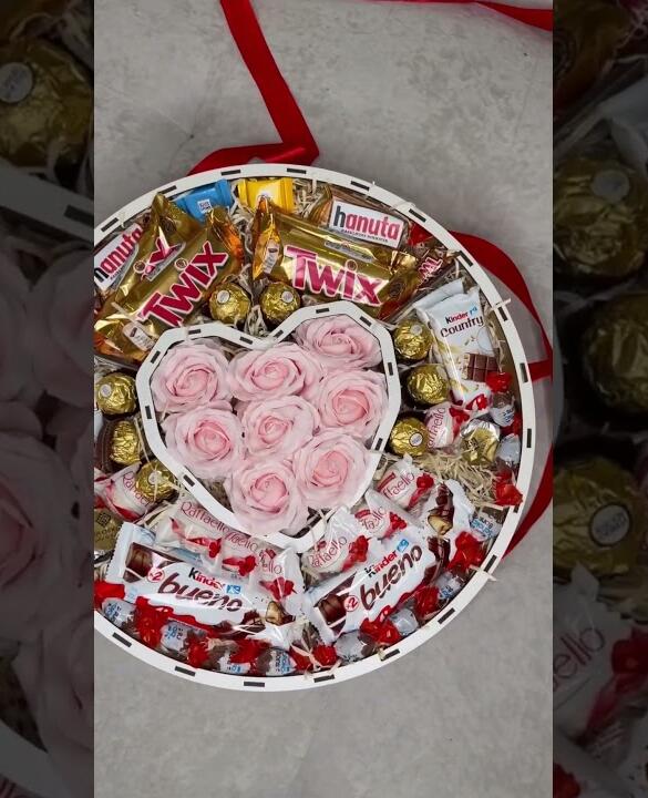 Подарунковий набір бокс "Bloom & Treat Box" №77