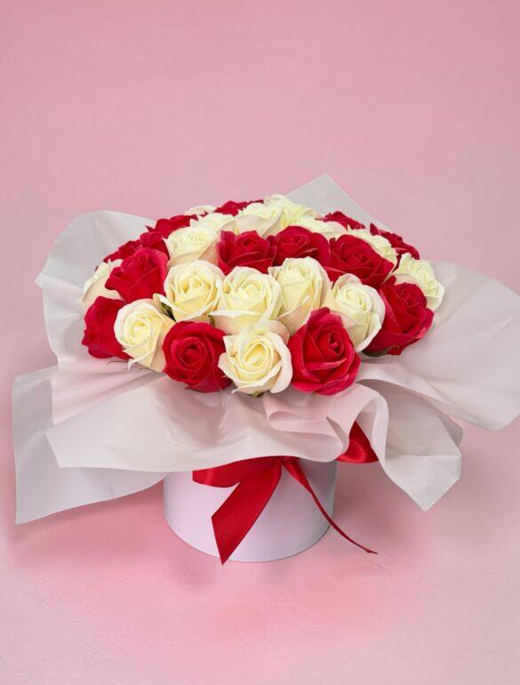 Букет 37шт. из мыльних роз "Love in Bloom"