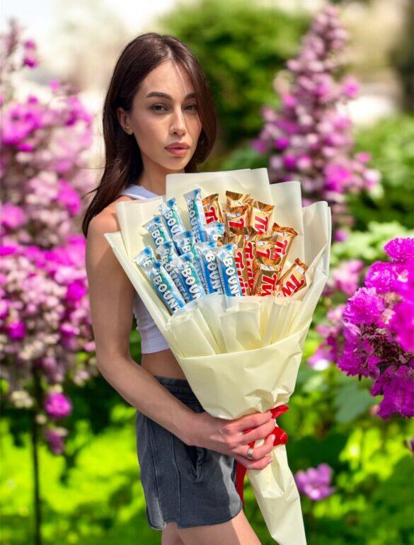 Сладкий букет "Twix & Bounty Collection"
