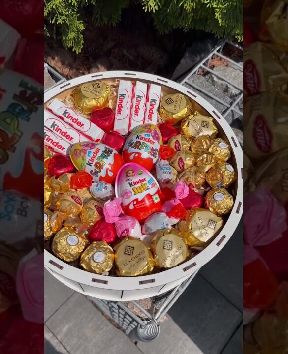 Подарунковий набір бокс для неї «Ferrero & Kinder Magic» №147