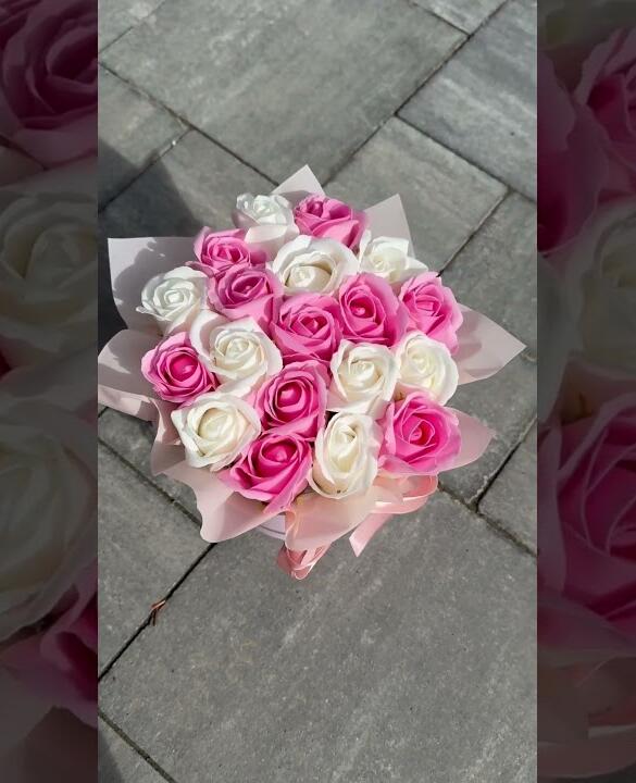 Букет 19шт. белых и розовых роз из мыла "Royal Romance"