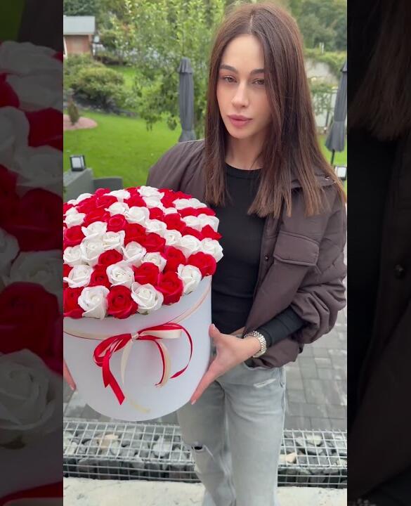 Букет 87шт. красных и белых роз из мыла "Royal Romance"