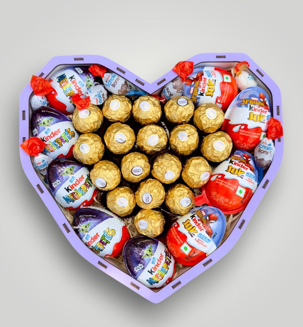 Подарунковий набір бокс для неї "Golden Kinder Surprise" №207