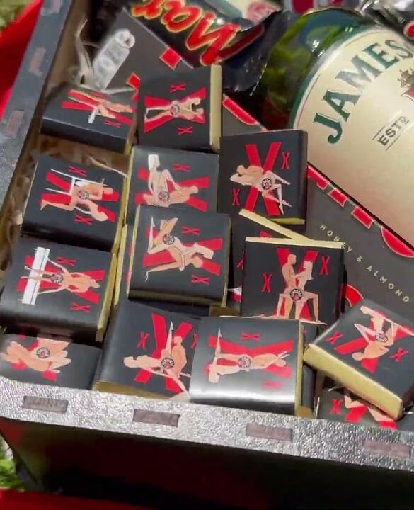 Подарунковий набір бокс пікантний 20 різних поз з цукерками та алкоголем №14