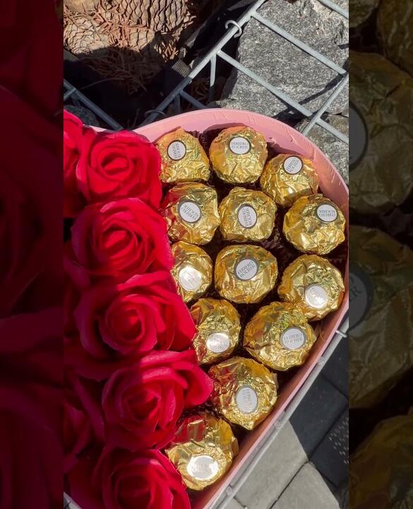 Подарунковий набір бокс для неї з Ferrero Rocher та мильними трояндами "Моїй принцесі" №127