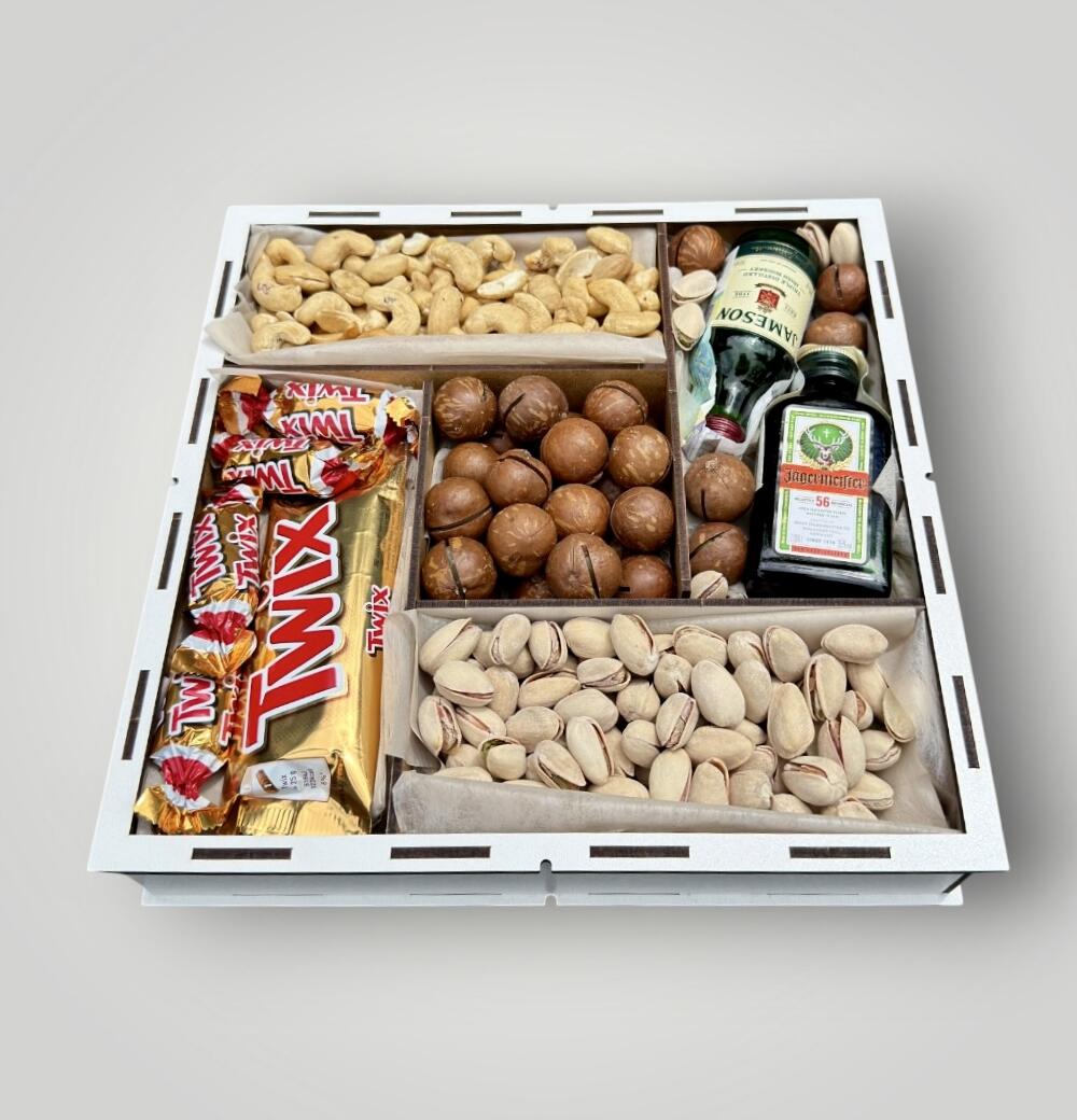 Подарунковий набір бокс для нього "Whiskey & Crunch Selection" №193