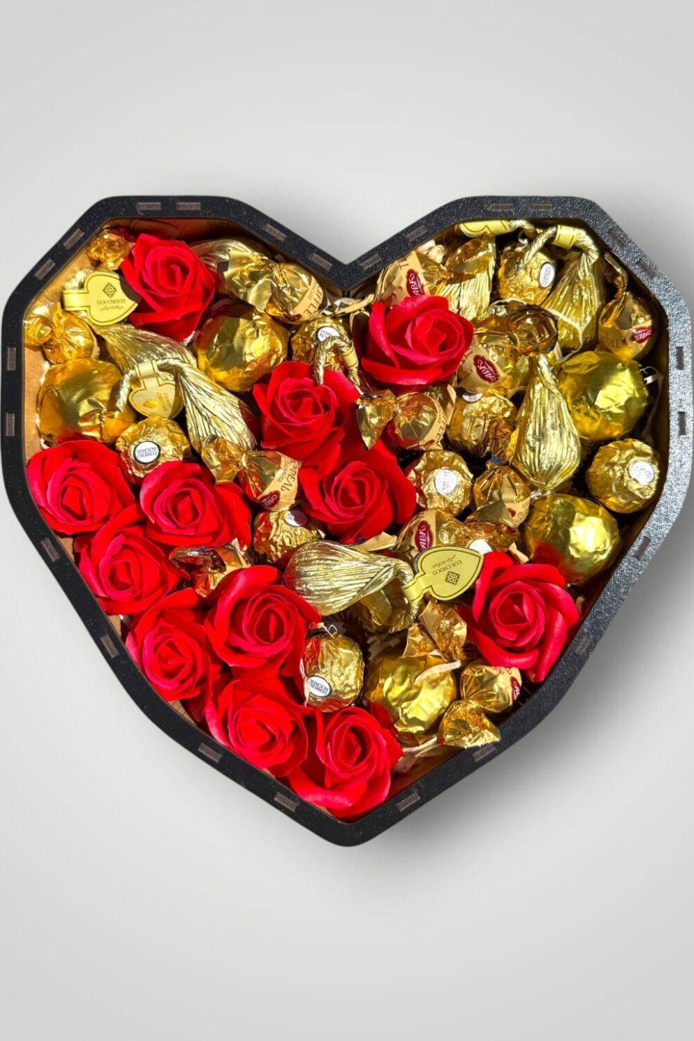 Подарунковий набір бокс для неї "Golden Ferrero Heart" №361