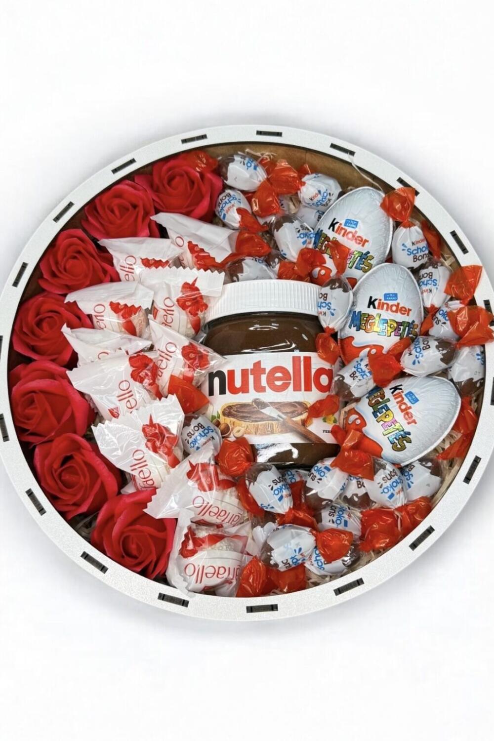 Подарунковий набір бокс шоколадний з Kinder, Nutella та мильними трояндами №31