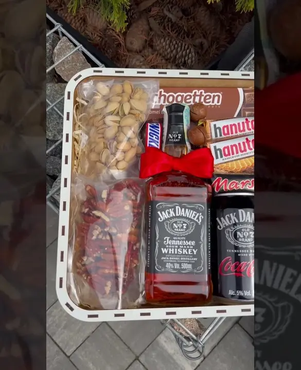 Подарочный набор бокс для него с Jack Daniel's и орешками №120
