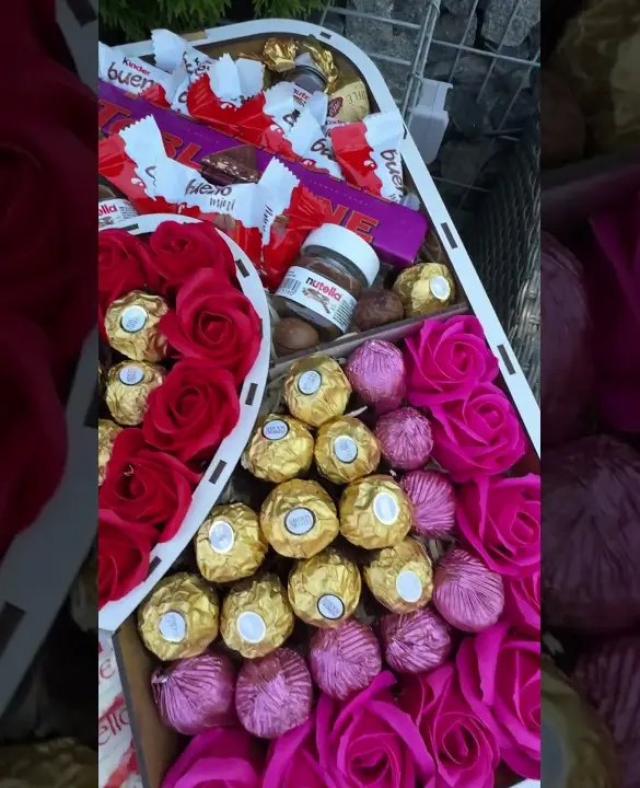 Подарунковий набір бокс для неї "Rose Heart Chocolate Box" №320