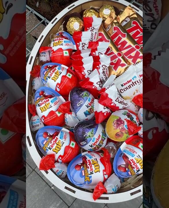 Подарочный набор бокс для нее "Kinder Twix Explosion" №242