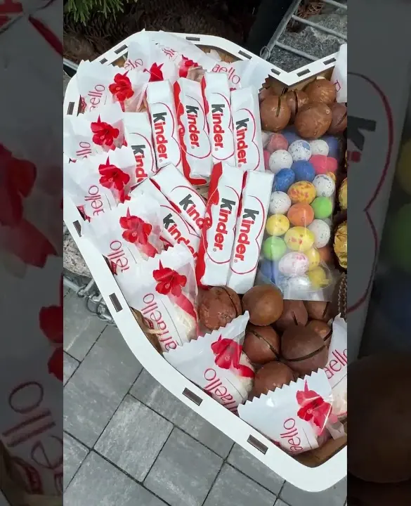 Подарунковий набір бокс для неї "Raffaello Golden Moments" №282