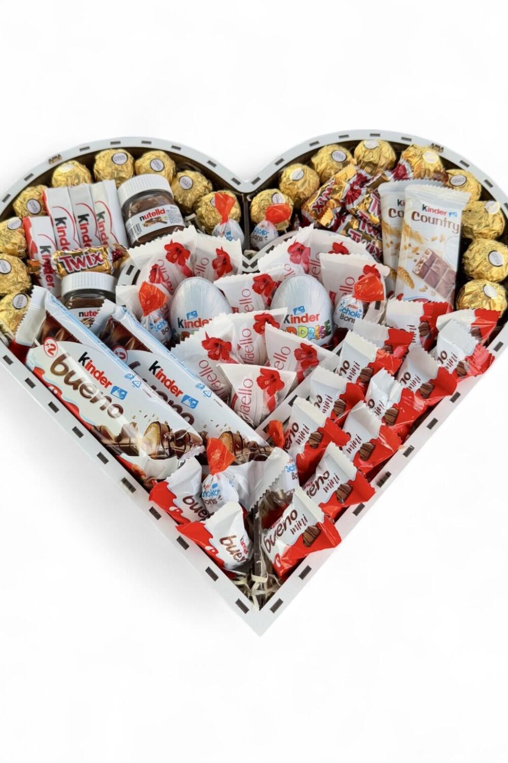 Солодкий бокс для неї з Kinder, Nutella та море ніжності №42