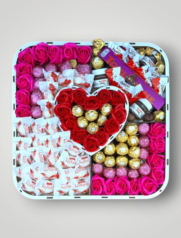Подарочный набор бокс для нее "Rose Heart Chocolate Box" №320