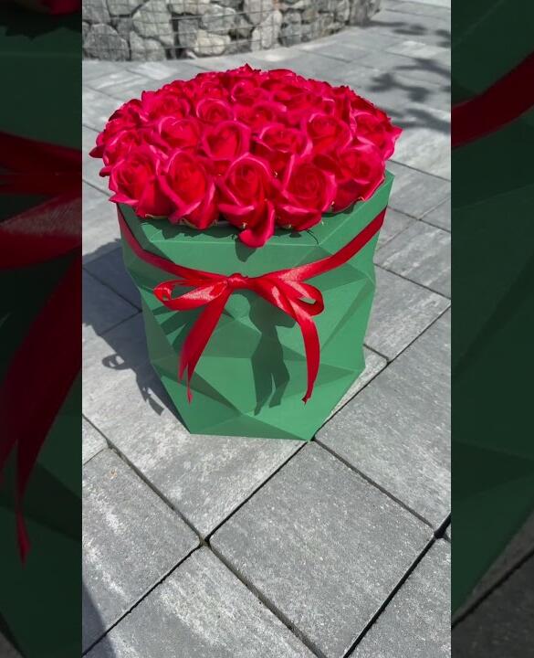 Букет 33шт. красных роз из мыла “Scarlet Facets”