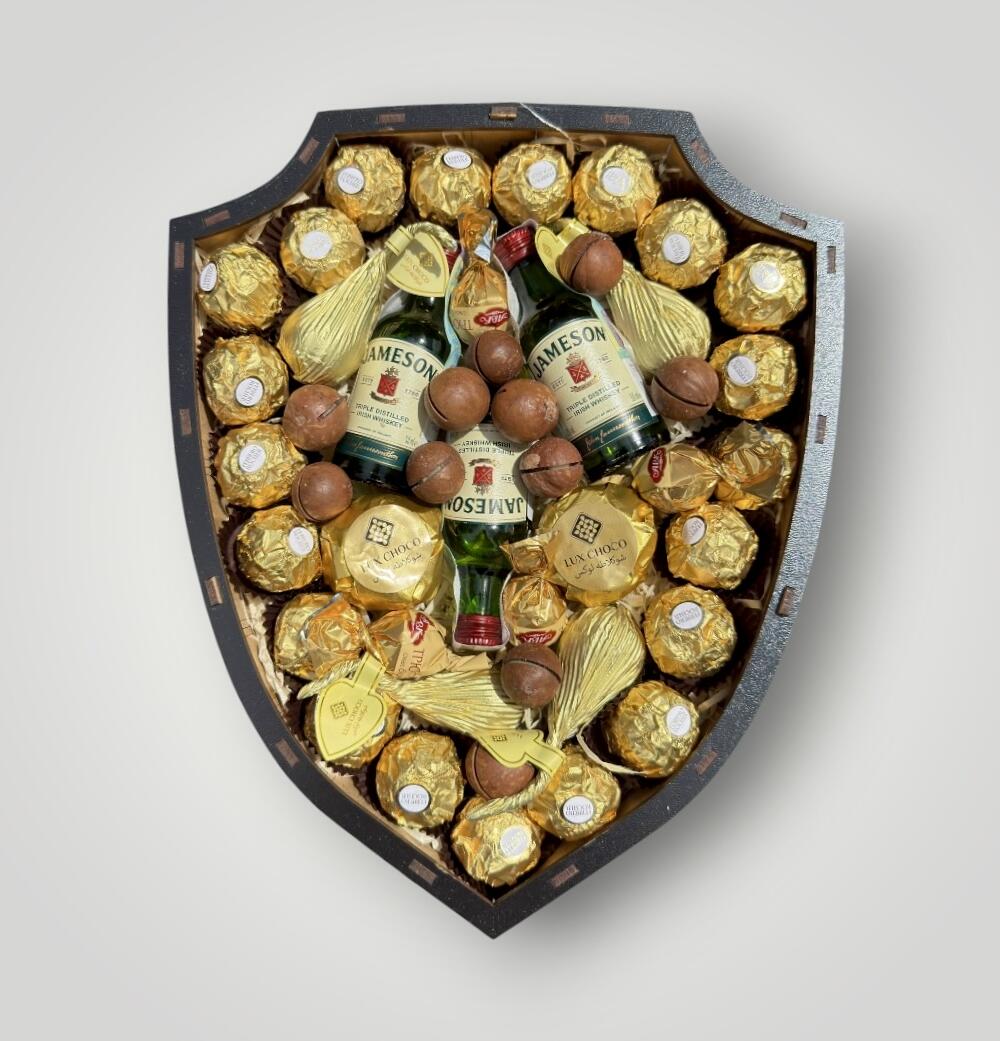 Подарунковий набір бокс для нього "Shield of Golden Moments" №198