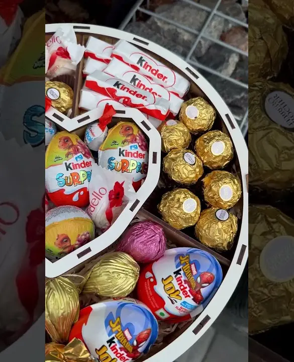 Подарунковий набір бокс для неї "Kinder & Ferrero Surprise" №247