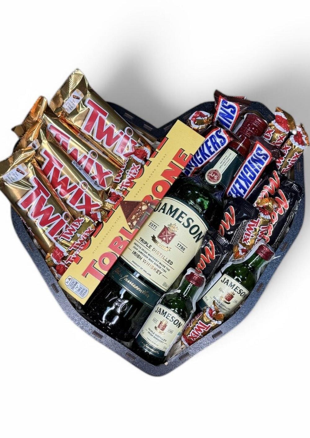 Крафтовий подарунковий набір бокс шоколадний серце з Jameson №23