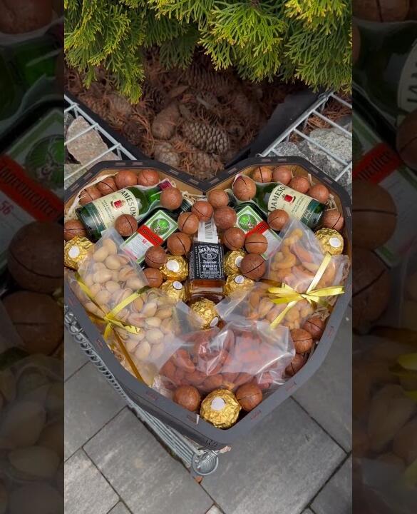 Подарочный набор бокс с алкоголем и орешками "I love you" №121