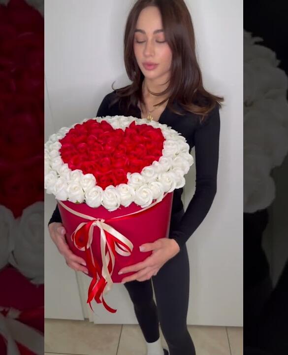 Роскошный букет 101шт. белых и красных роз из мыла "Rose Paradise"