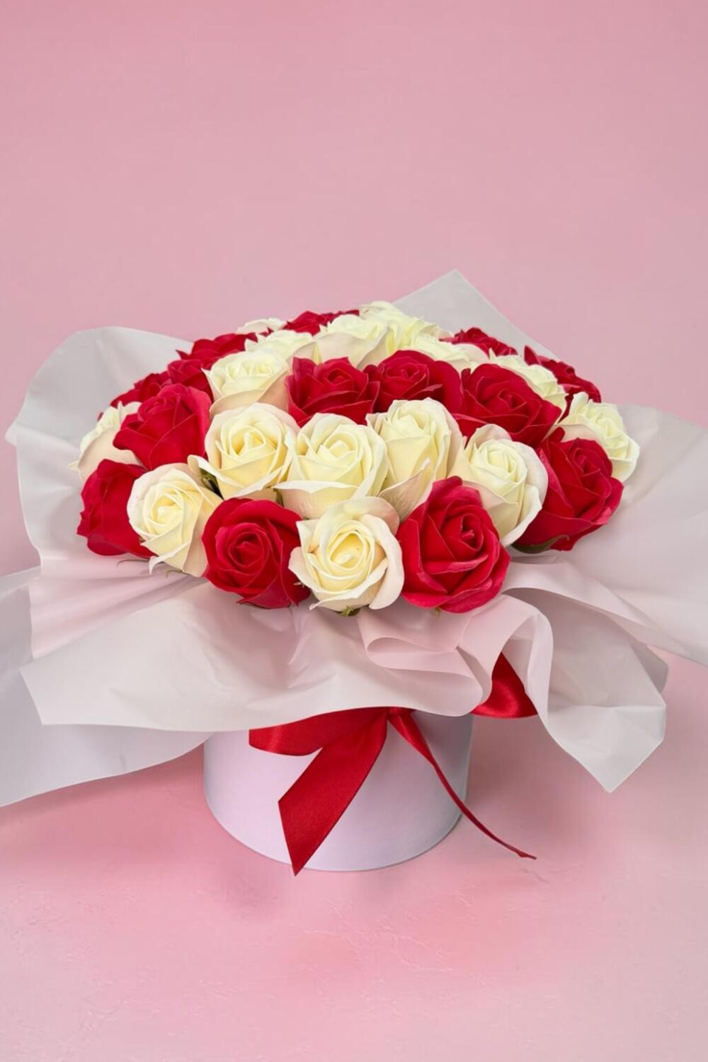 Букет 37шт. з мильних троянд "Love in Bloom"