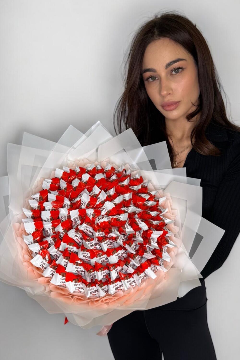 Букет из конфет Kinder Bueno Mini “101 Mini Delights”