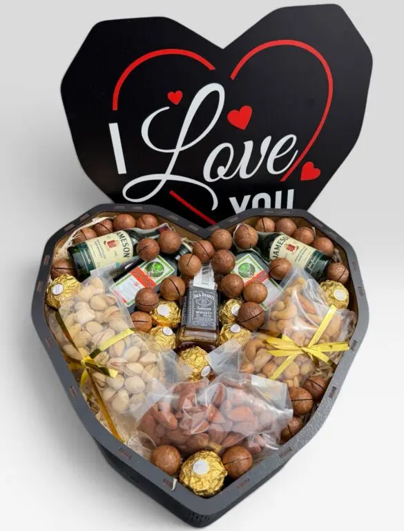 Подарочный набор бокс с алкоголем и орешками "I love you" №121