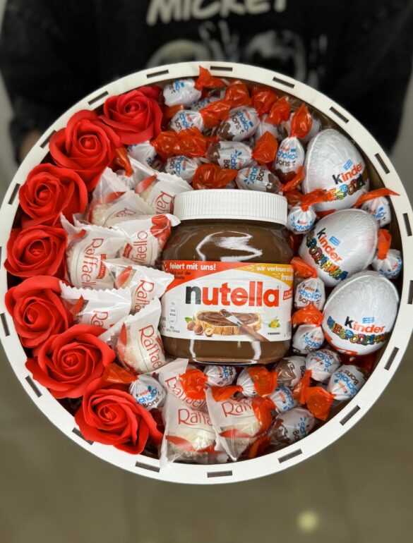 Подарунковий набір бокс шоколадний з Kinder, Nutella та мильними трояндами №31 - фото №3