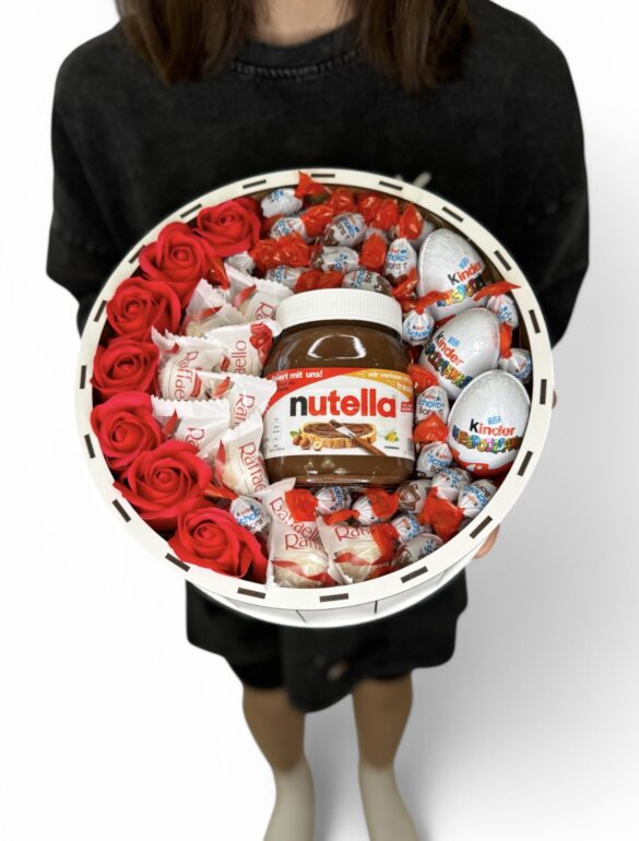 Подарунковий набір бокс шоколадний з Kinder, Nutella та мильними трояндами №31 - фото №1