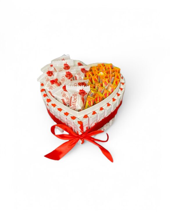 Солодкий подарунковий набір бокс з жуйками Love is та цукерками №25 - фото №1