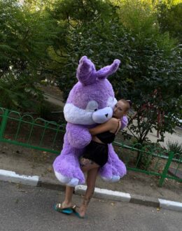 Фото из отзыва покупателя о Плюшевый зайка 200 см 2 м Фиолетовый
