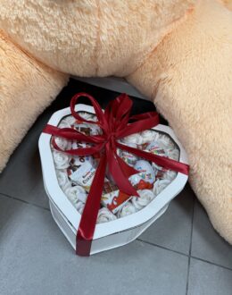 Фото з відгуку покупця про Подарунковий набір бокс шоколадний з цукерками №8