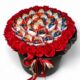 Композиція із Kinder Joy та мильних троянд 