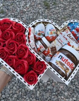 Фото з відгуку покупця про Солодкий бокс подвійне серце з солодощами та мильними трояндами №37