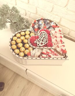 Фото из отзыва покупателя о Сладкий бокс для нее “Люблю тебя” с Kinder, Raffaello и Ferrero №44