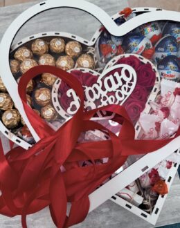 Фото з відгуку покупця про Солодкий бокс для неї “Кохаю тебе” з Kinder, Raffaello та Ferrero №44