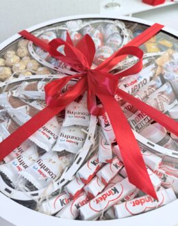 Фото з відгуку покупця про Подарунковий набір бокс Premium “Kinder & Ferrero” №63