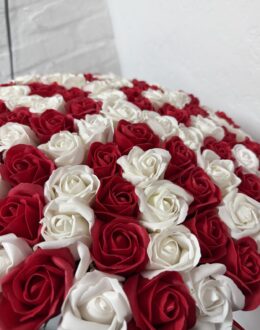 Фото из отзыва покупателя о Букет 87шт. красных и белых роз из мыла “Royal Romance”