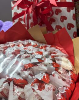Фото з відгуку покупця про Букет з цукерок “Raffaello Delight”