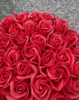 Фото из отзыва покупателя о Букет 33шт. красных роз из пахучего мыла “Emerald Kiss of Roses”