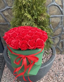 Фото из отзыва покупателя о Букет 33шт. красных роз из мыла “Scarlet Facets”