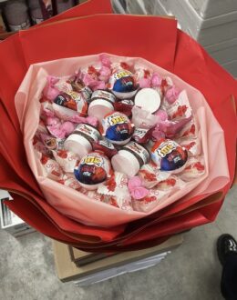 Фото з відгуку покупця про Букет із цукерок “Kinder & Raffaello Delight”