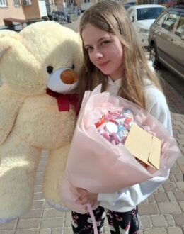 Фото з відгуку покупця про Букет із цукерок “Kinder & Raffaello Delight”