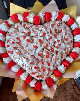 Фото из отзыва покупателя о Букет из конфет “Love Edition: Raffaello & Roses”